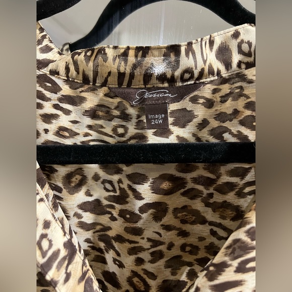 ⚡️Jessica Animal Print Blouse - Picture 4 of 9